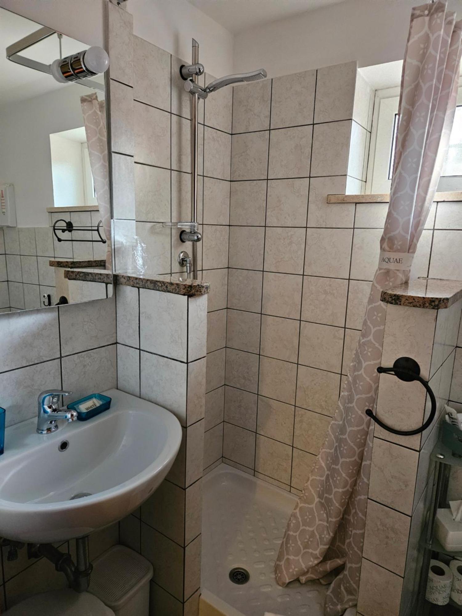 Albis Guest house